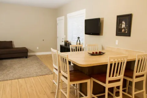 Kensington Manor photo 3