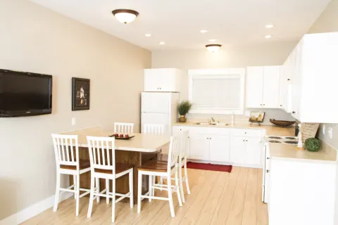 Kensington Manor photo 2