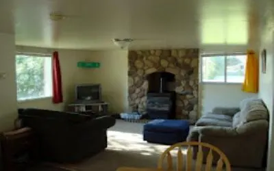 Bayside Manor photo 2
