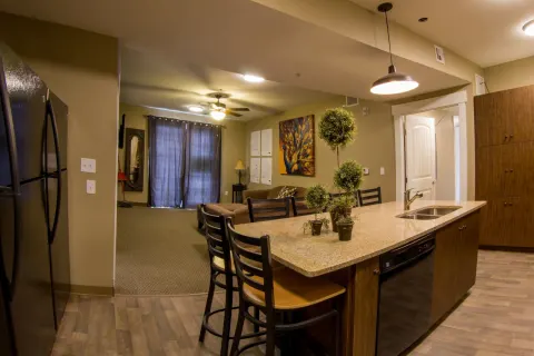 Windsor Manor photo 3