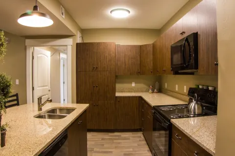 Windsor Manor photo 2
