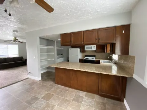 Park View Apts photo 3
