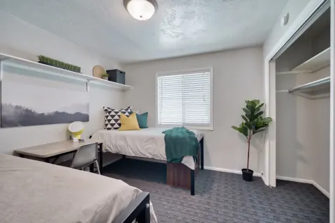 Delta Phi Apartments photo 4